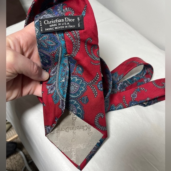 CHRISTIAN DIOR Red Paisley Italian Silk USA Designer Mens Tie VTG RARE - Picture 4 of 7